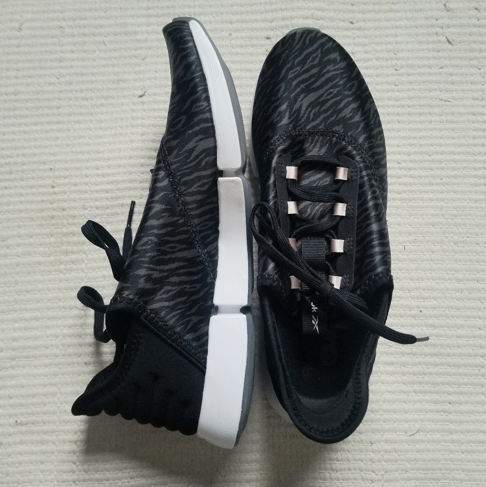 NWOT Reebok sneakers size 9.5